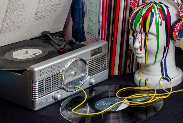 Plattenspieler mit integrierten Lautsprecher